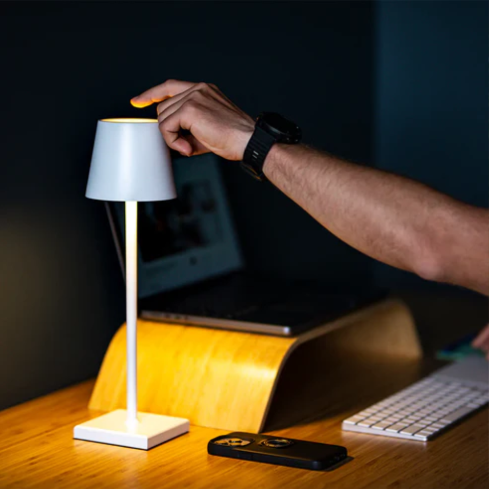 Vanta Table Lamp